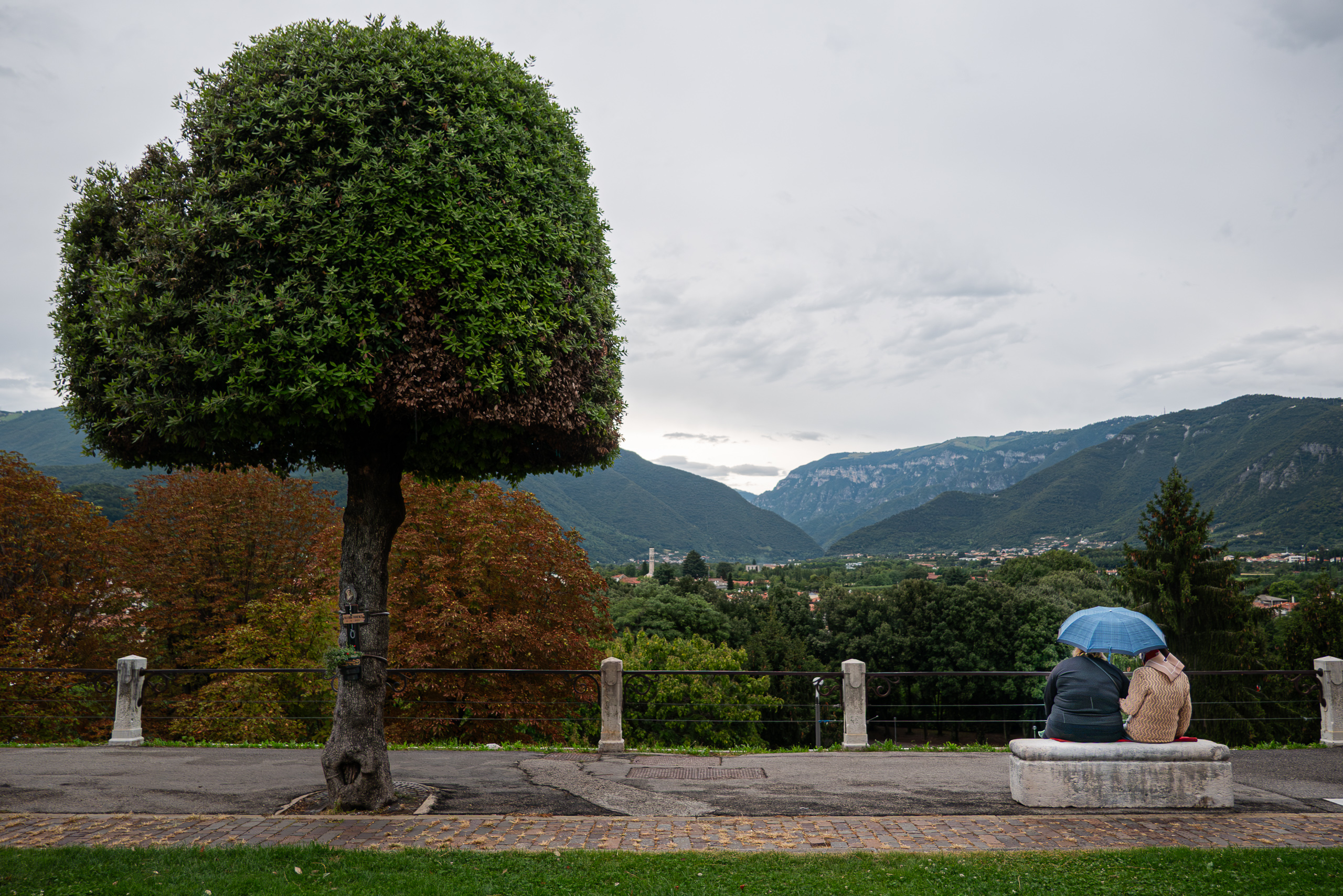 Trento – Bassano: Mit dem Zug durch den Regen